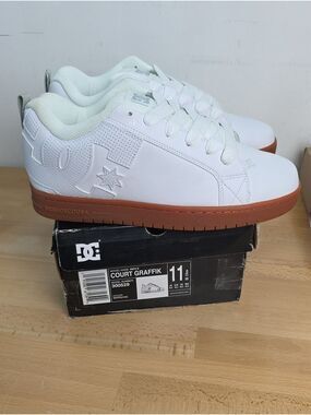 DC White Low-Top Sneakers with Gum Outsole Size 11 Men Court Graffik